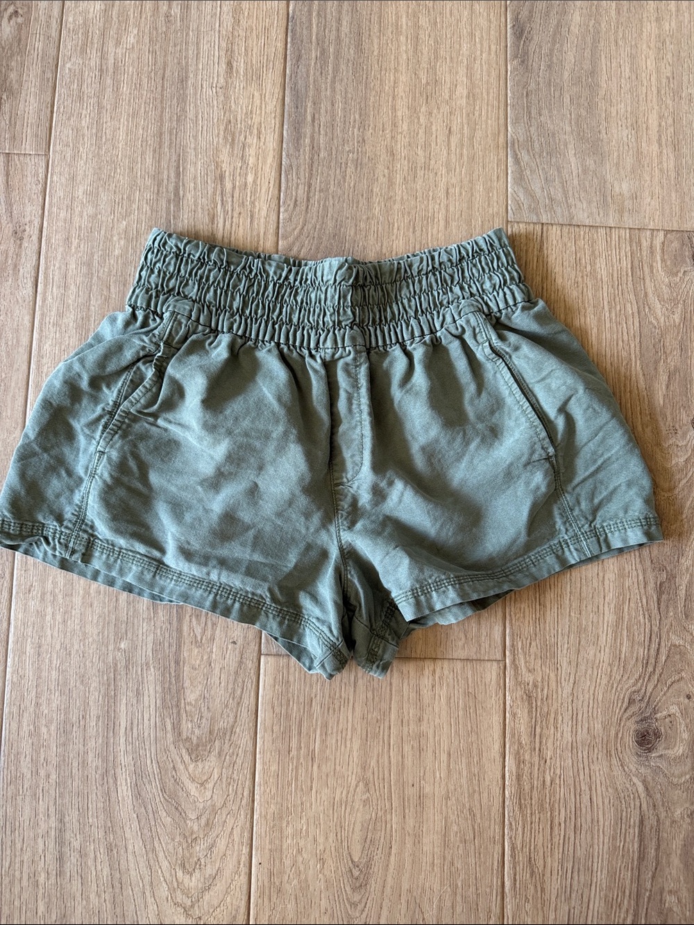 aerie Olive High-Waist Smocked Casual Shorts size medium